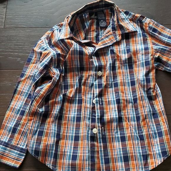 2 boy button up dress shirts - Picture 3 of 3